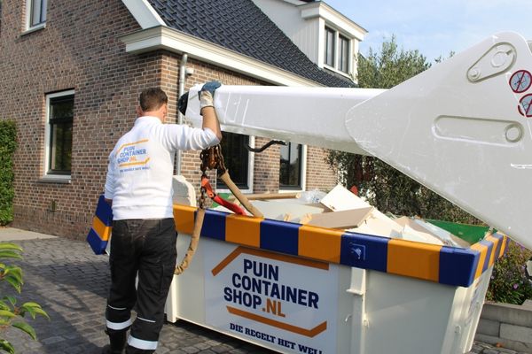 grofvuil container voor de deur