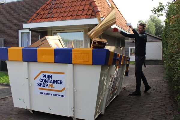 Container voor houtafval