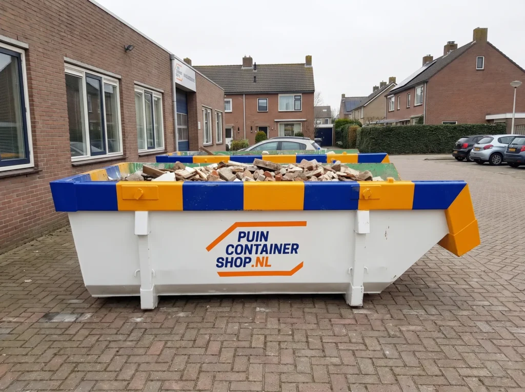 Container huren in Tiel: afzetcontainer van Puincontainershop.nl op een oprit bij een woning